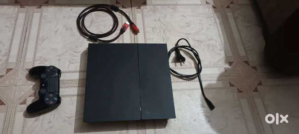 PS4 FAT 500 GB WITH ALL REMOTE