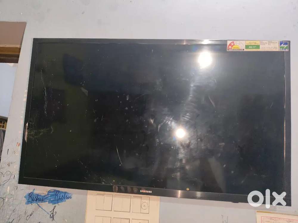 Samsung 32-Inch LED TV (Damaged, Without Accessories)