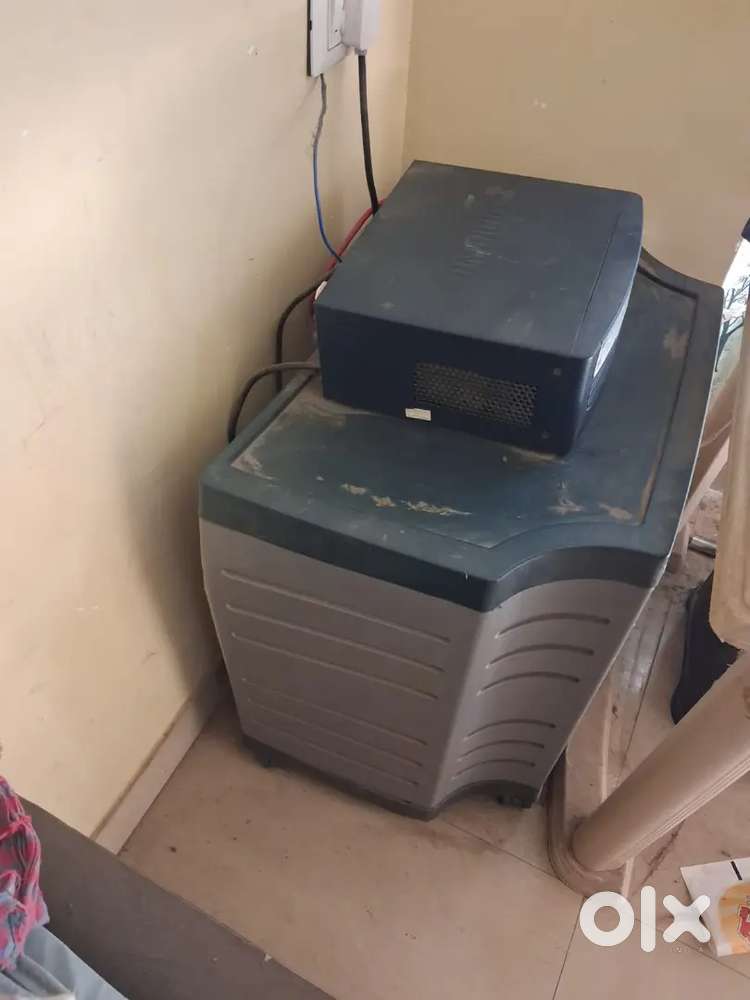 Inverter with battery