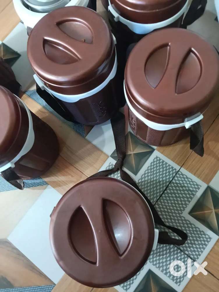 Ghar ke kam ke liye bartan dhone hai khana bnane m help krana hai