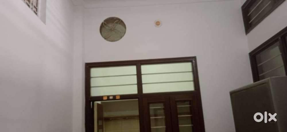 House on rent available in Subash Nagar