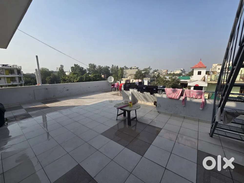 1 seperate room set- only female single person allowed