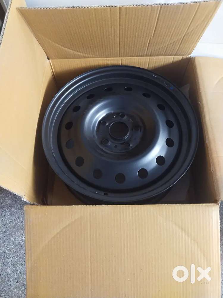 Set of 4 new rims of grand vitara car with covers