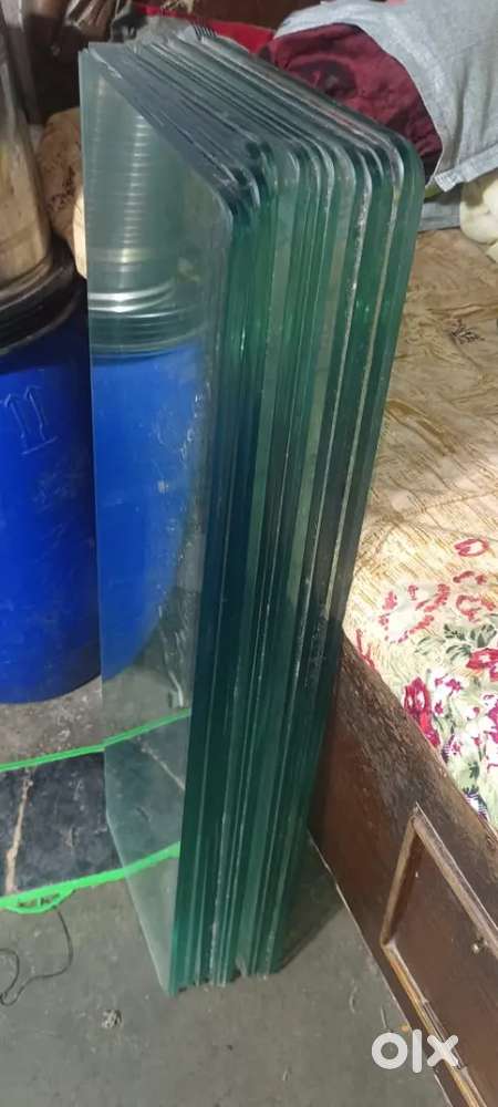 High Quality Thick Glass Sheets–8 Pieces–Perfect for Table or Aquarium