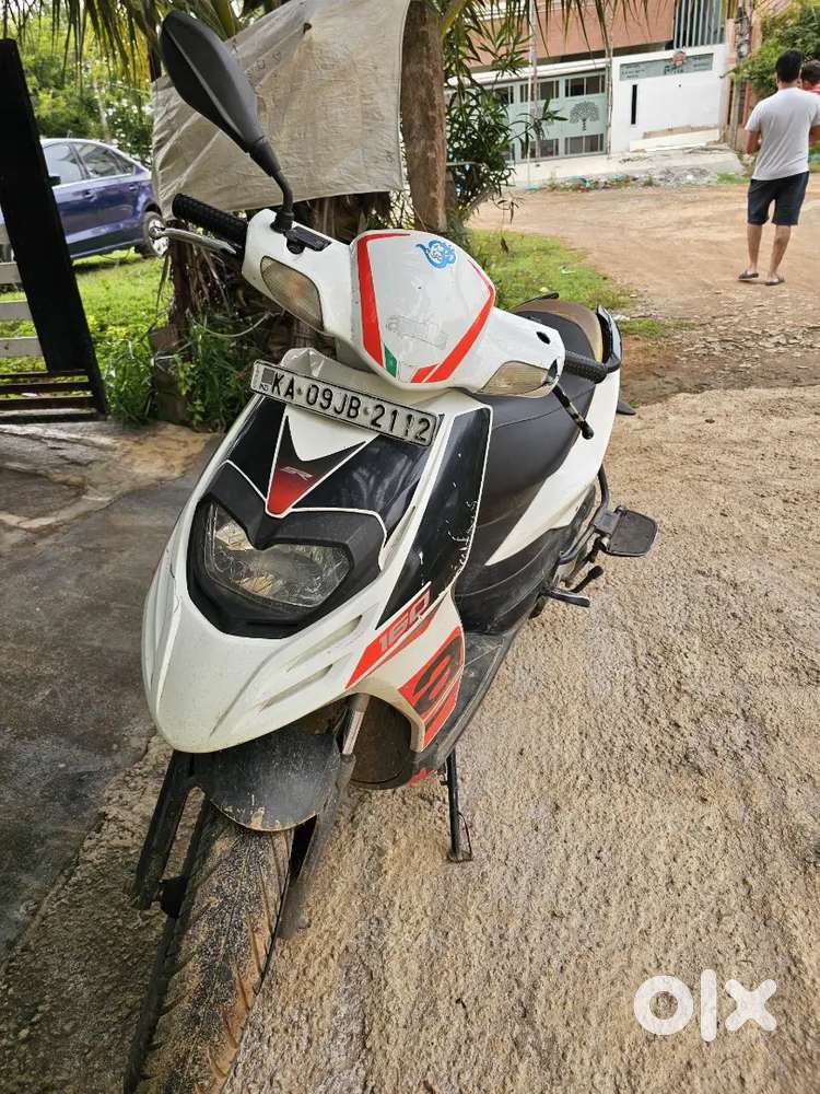 Aprilia sr 160 bs6