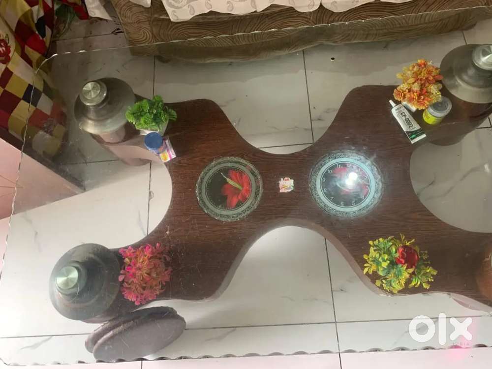 Centre tabel fully gilass top.