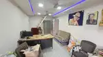 An huge double heighted office for rent or long lease
