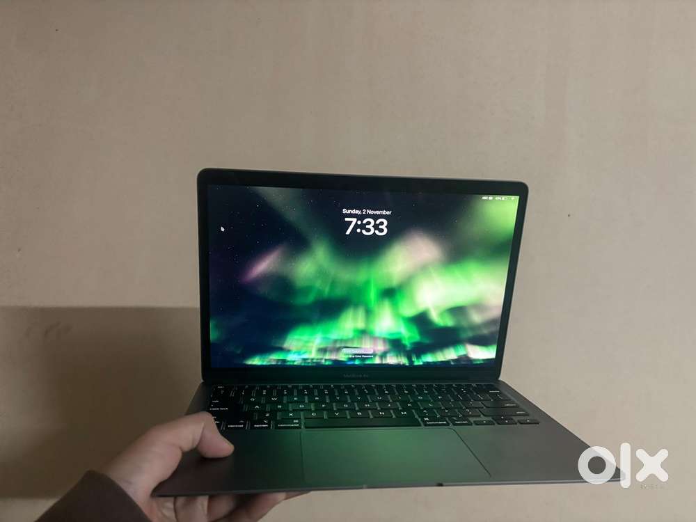 Macbook Air M1 2020 model