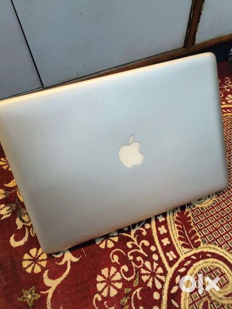 Macbook pro less used i5 8/256