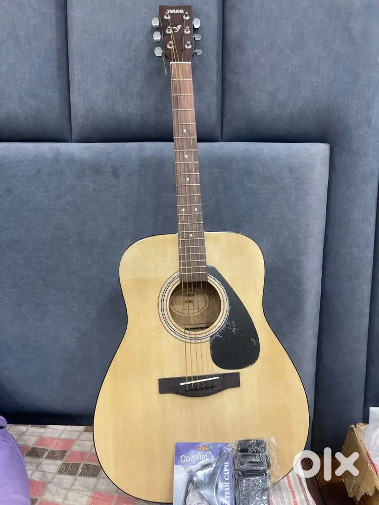 Yamaha F280 Acoustic Guitar - Excellent Condition - Hardly Used