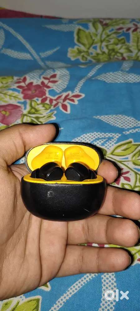 Realme T100 Ear buds