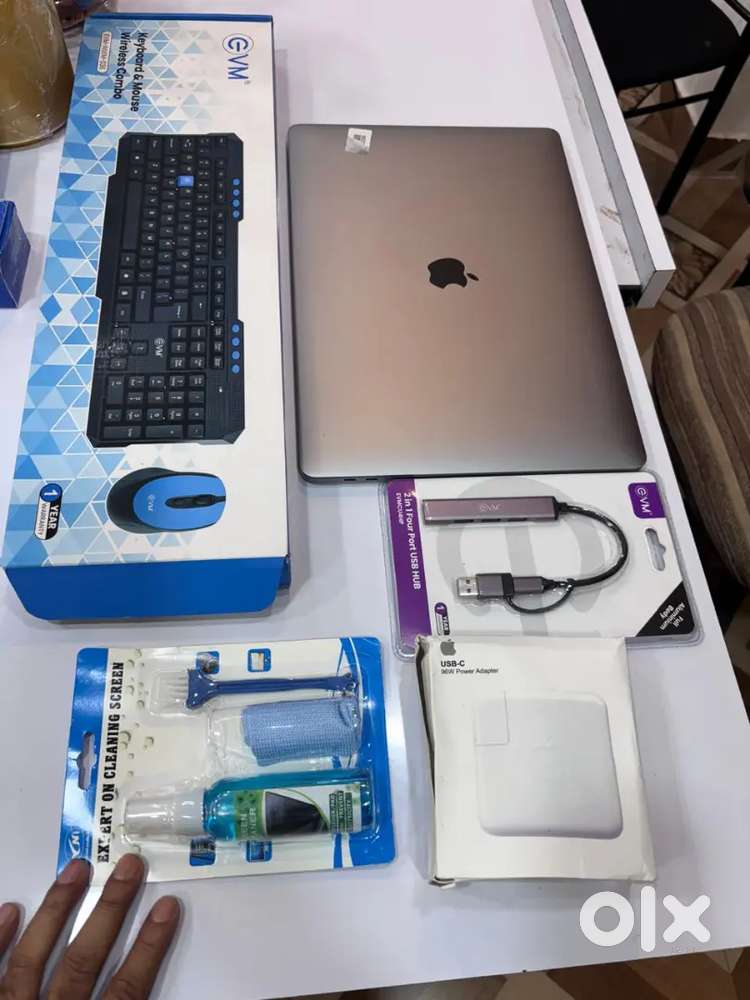 Apple mackbook pro A1990 model Intel chip i7 processor laptop buy now.