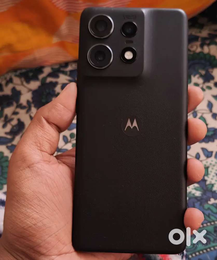 Moto Edge 50 Pro 12 GB RAM + 256 GB Storage