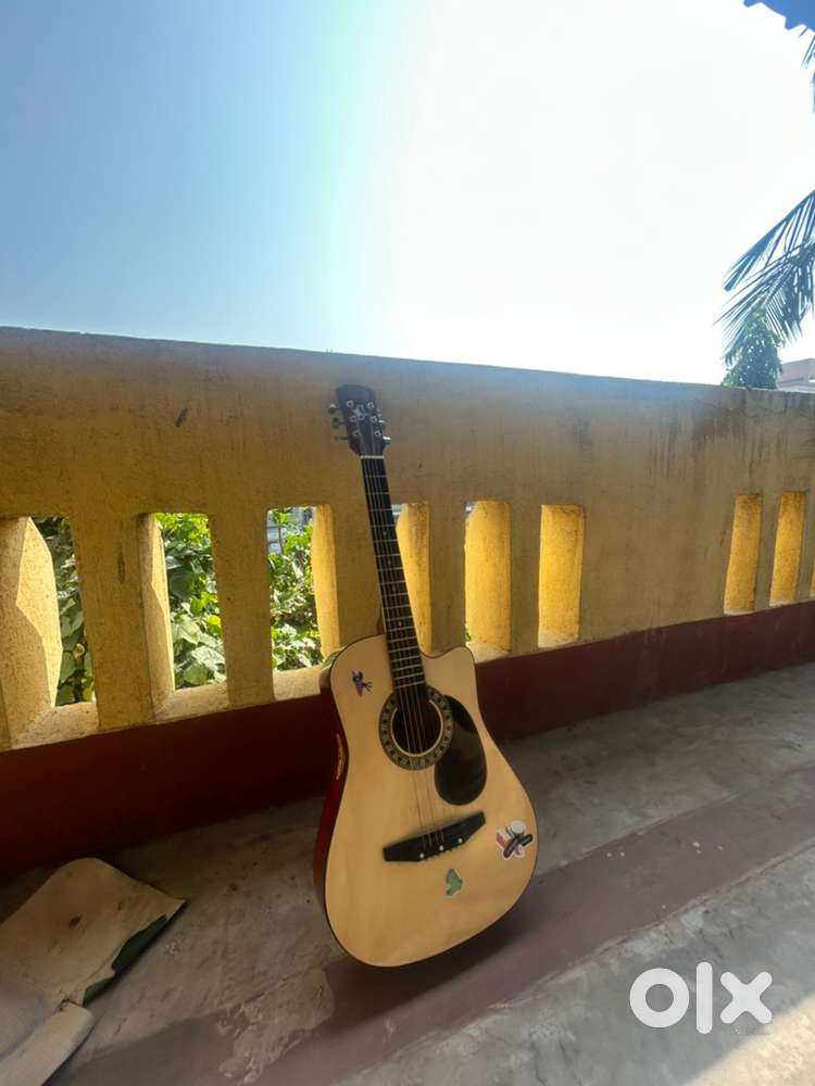 Intern guitar for sell 6 month used