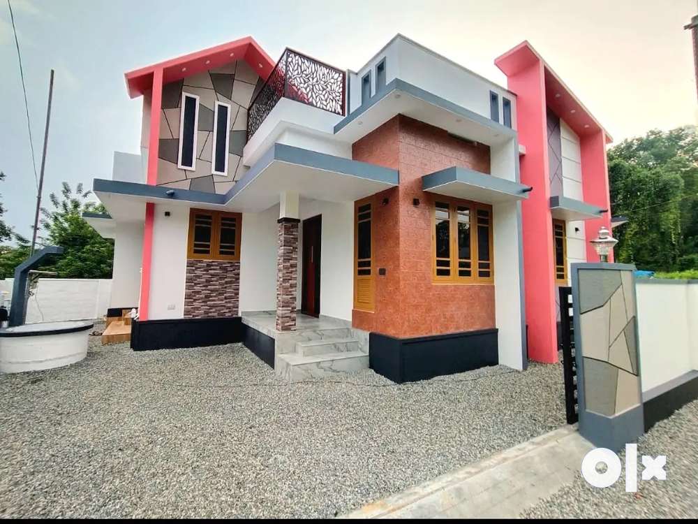 4 cent 950 sqft 3 bed rooms Newly in aluva paravur road thattampady