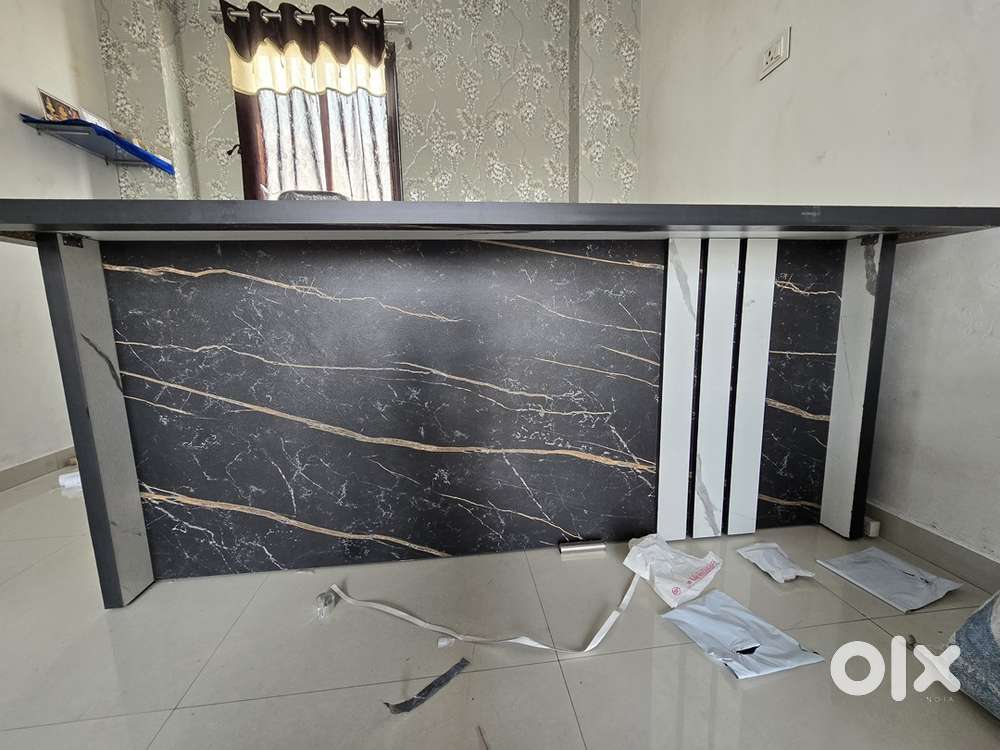 Computer table only 2 days old