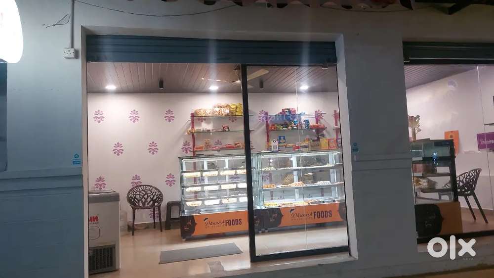 Bakery showcase