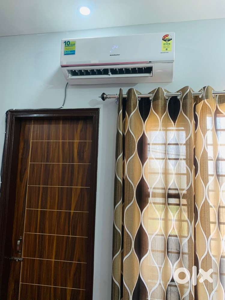 2celling fans ,AC,RO,Gijar, Facing mirror, bed, metres,Chemny,Invator