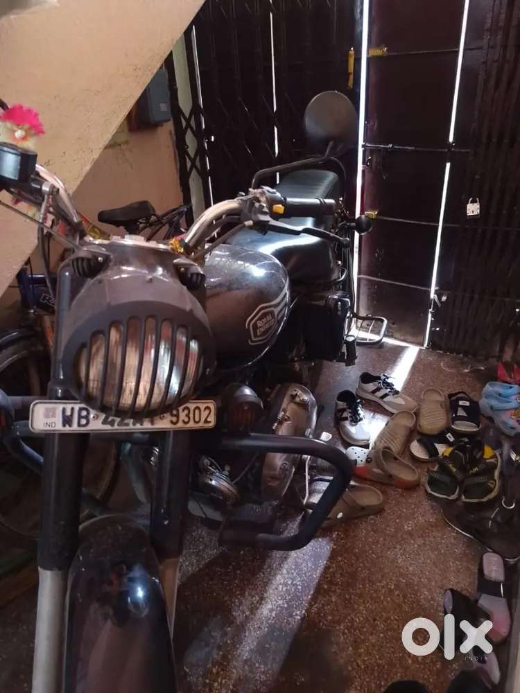 SUPER MINT CONDITION OF MY BLACK ROYAL ENFIELD BULLET 350