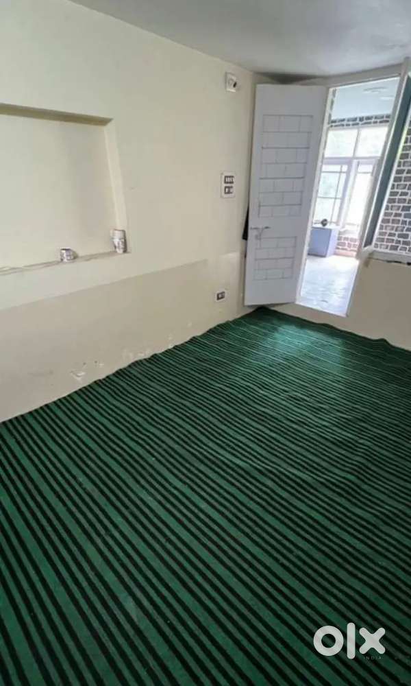 1 Room Available in a 3BHK – Raj Bagh (Premium Location)