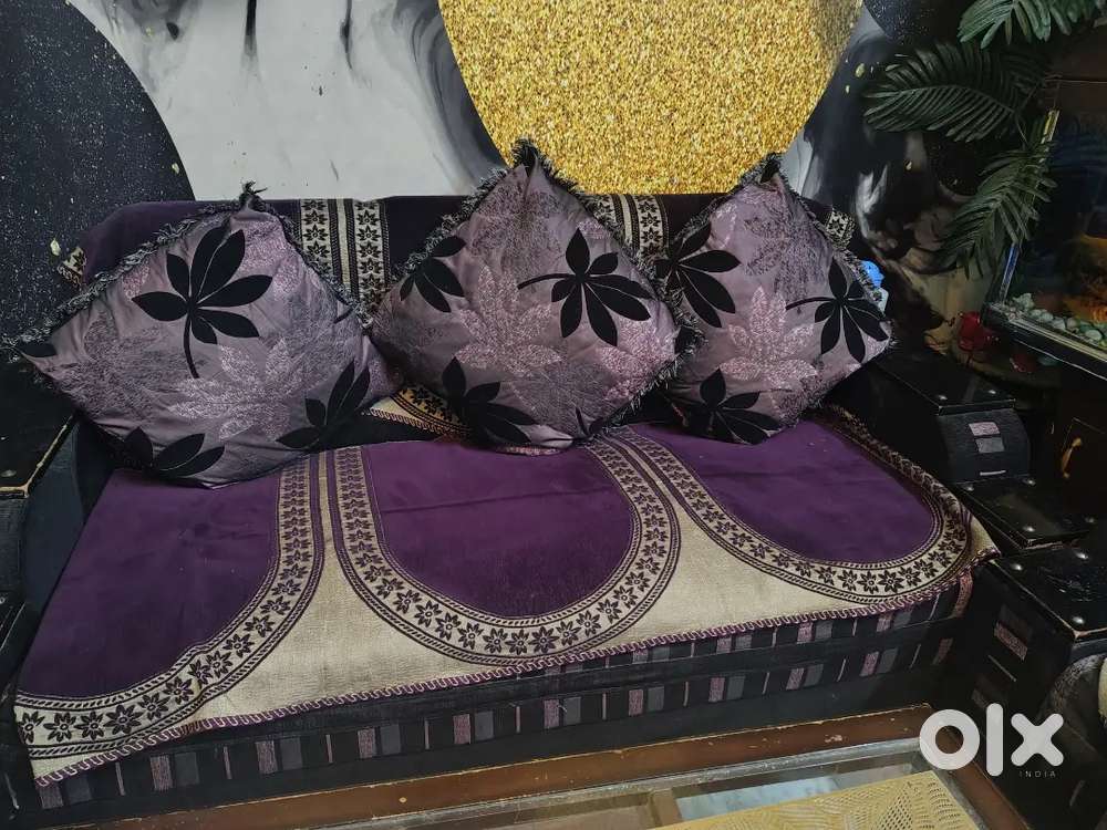5 seeter Sofa set in good condition.