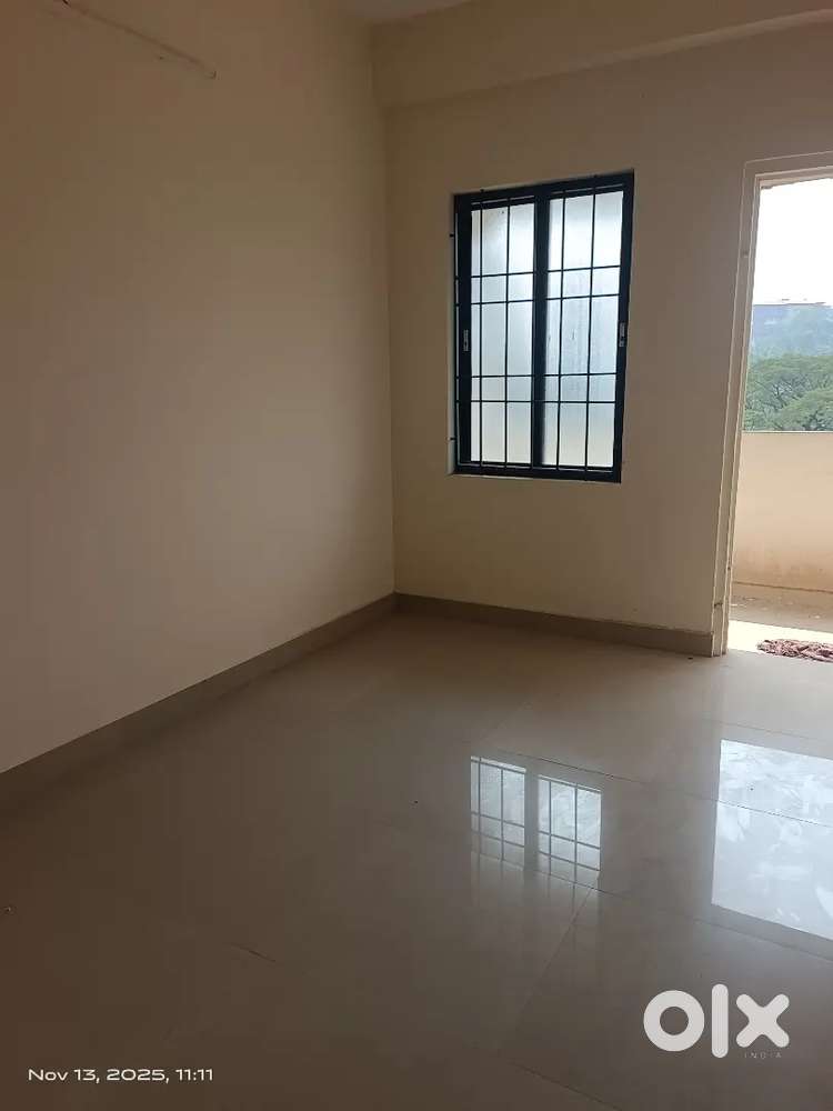 sale 1350 sqft 2 bhk flat near kavoor main road