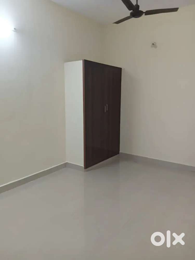2 bhk house for rent family or bachelor Velachery