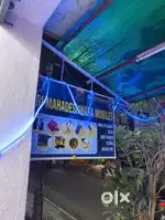 Mobile shop with accessories