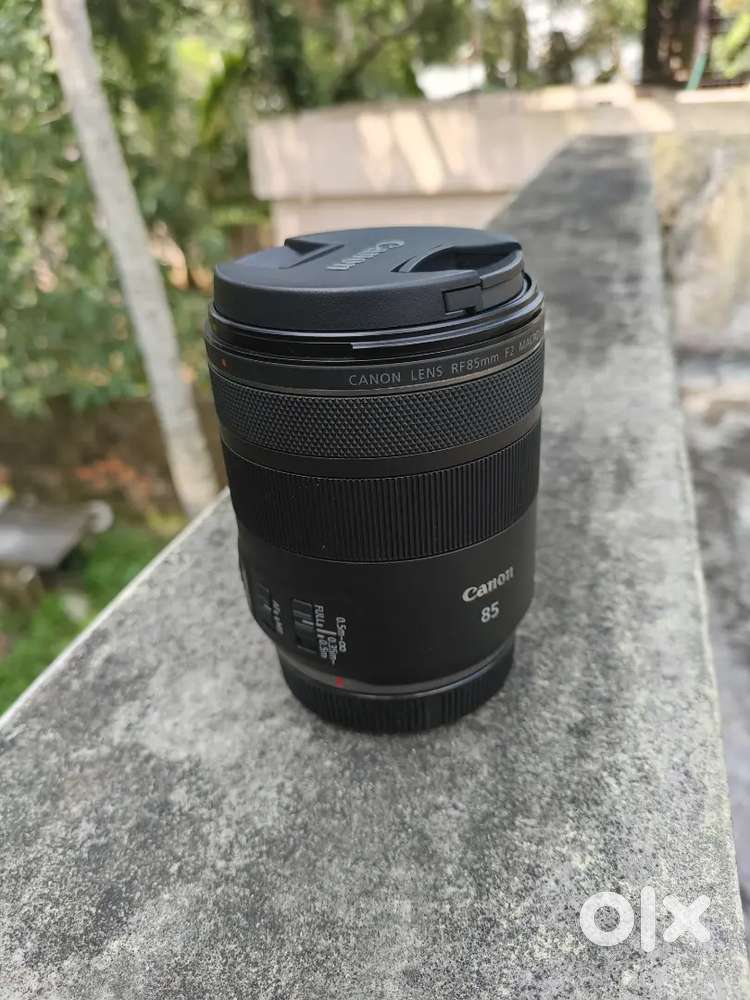 Canon RF 85 2.0 lens
