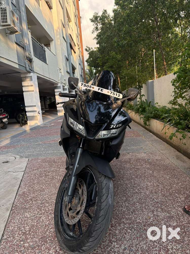 R15v3 pure black