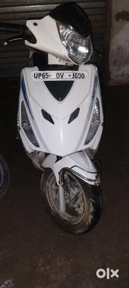 Scooter good condition donon tyre naya hai battery nahin lagi hai