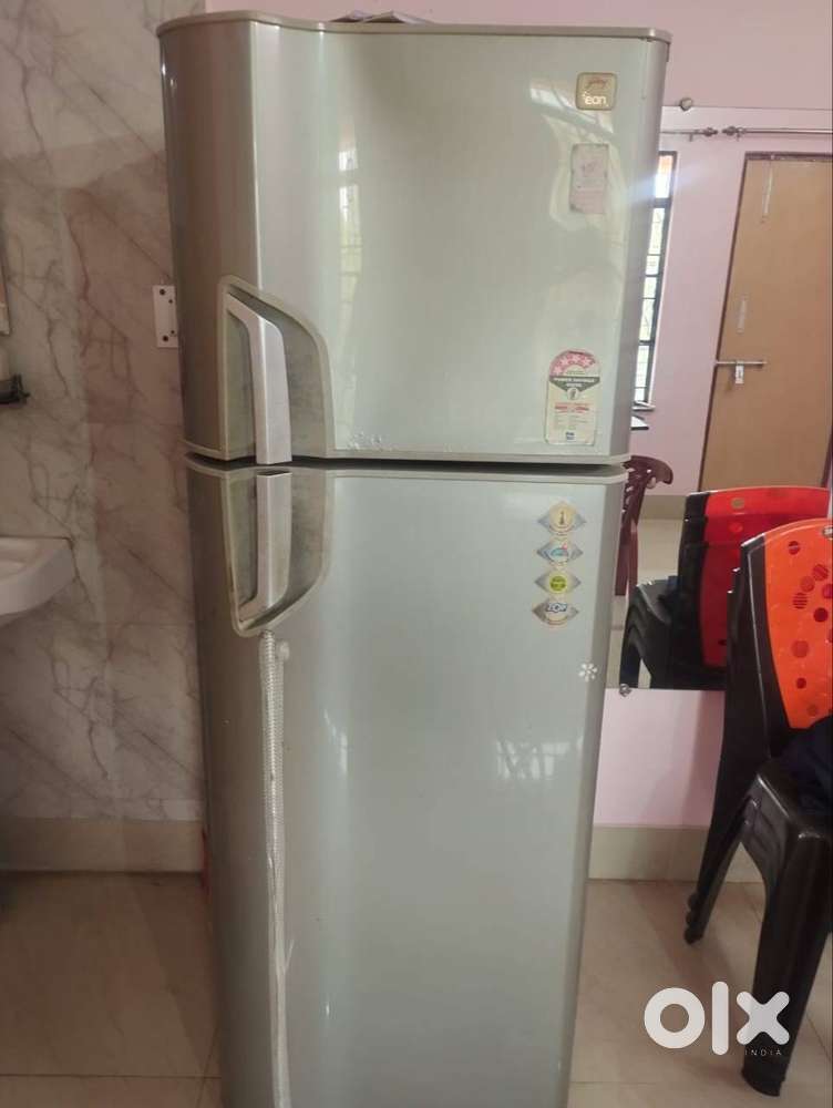 Godrej eon refrigerator , Age - 3 years ,304 liters