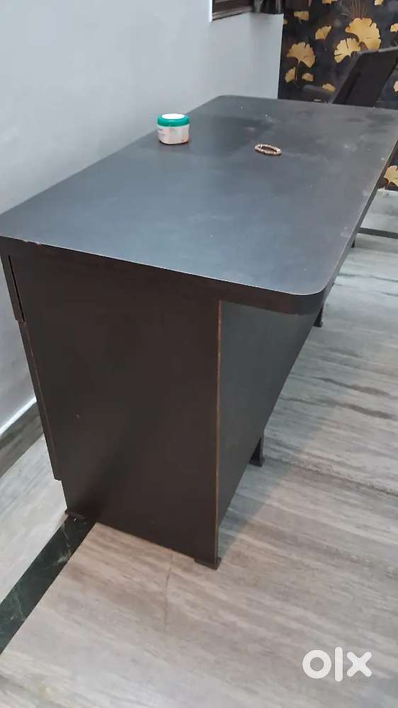 Computer table