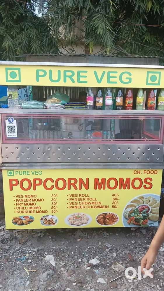 Momo counter with gas oven