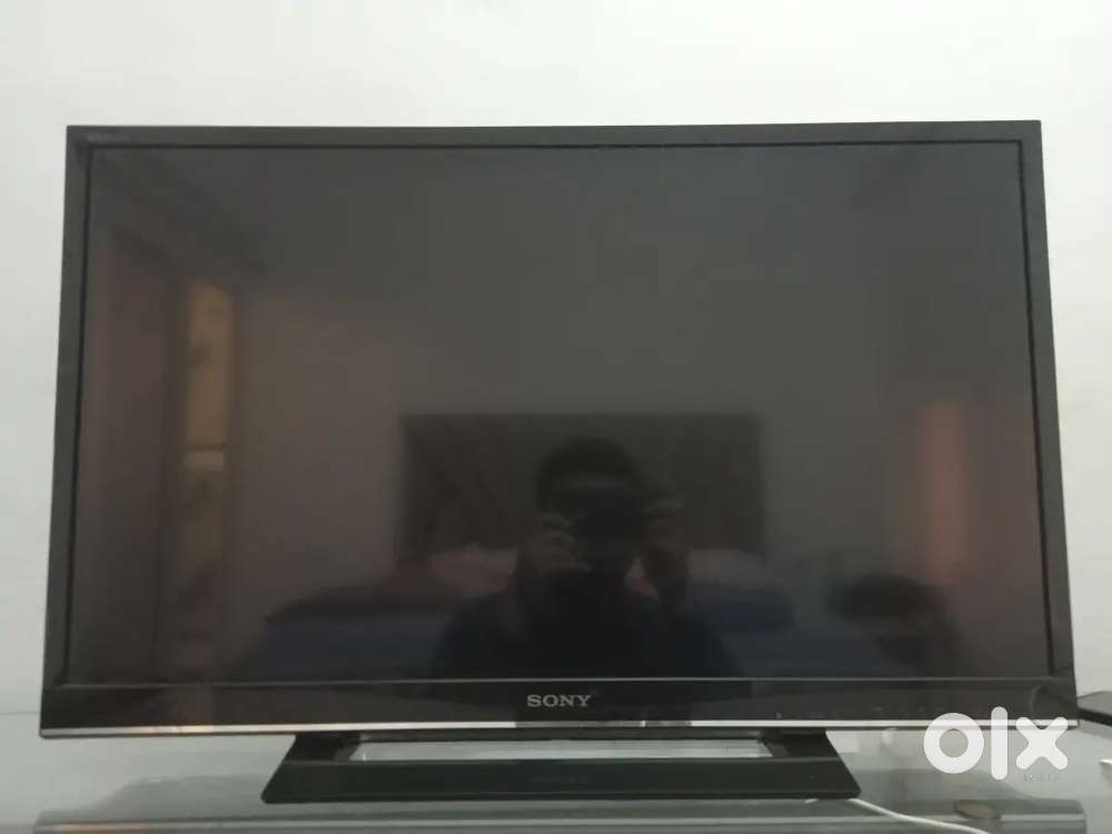 Sony Bravia 32 inch LED TV + Airtel Xstream set topbox