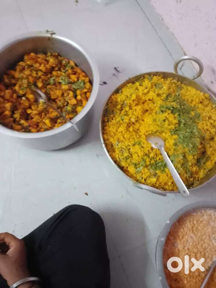 Tiffin service ke liye femlly ki jarurat he arjant Khana rahana hamara