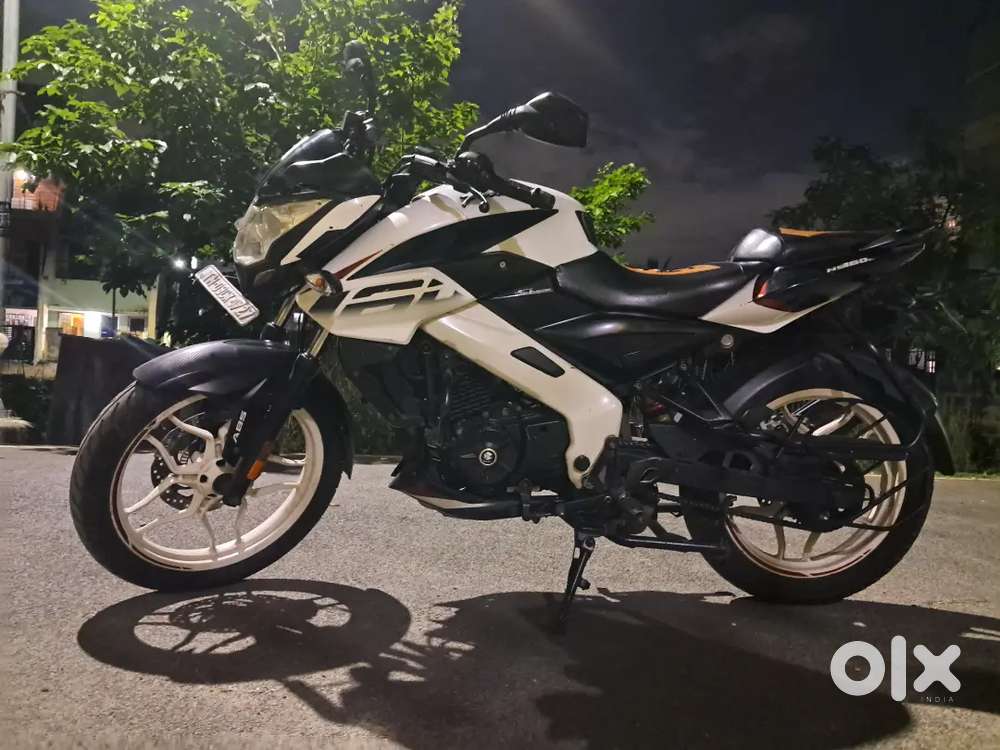 NS 160 BS6 2021(PEARL WHITE)