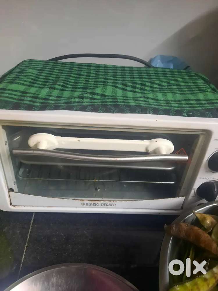 Small oven and speaker set