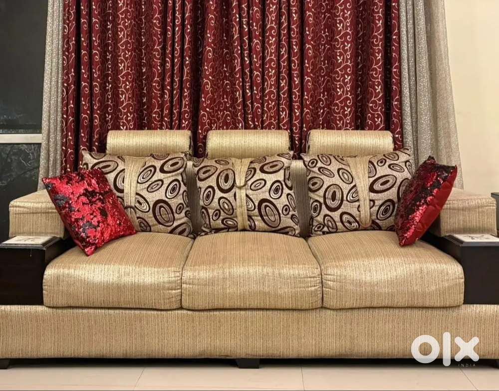 Excellent condition 7 seater sofa