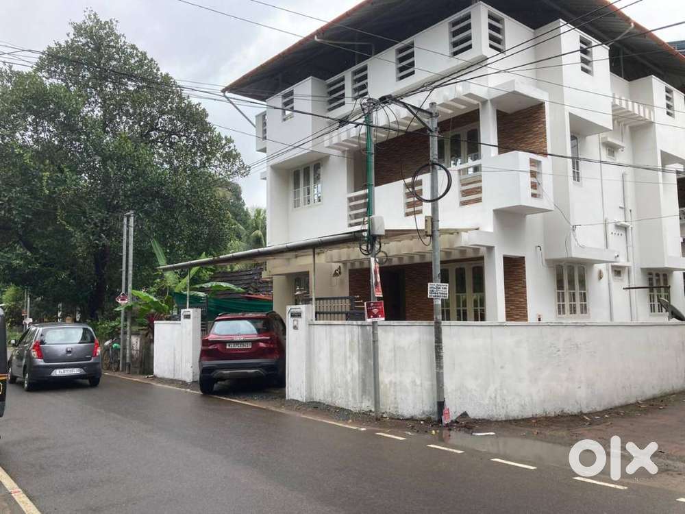Spacious 5-Bedroom Luxury Home with Prime Road Frontage