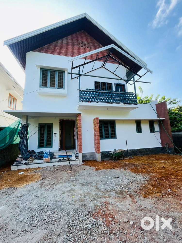 Pottore, 1729 SqFt,4.3cent ,4bhk Villa ,Thrissur