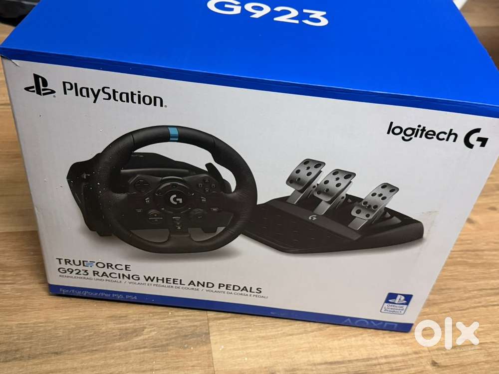 Logitech g923 Steering wheel and pedal kit