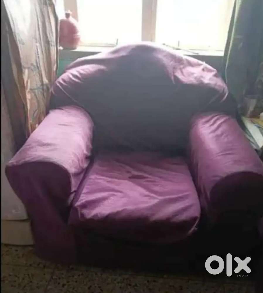 5 seater sofa 3+1+1. Good condition