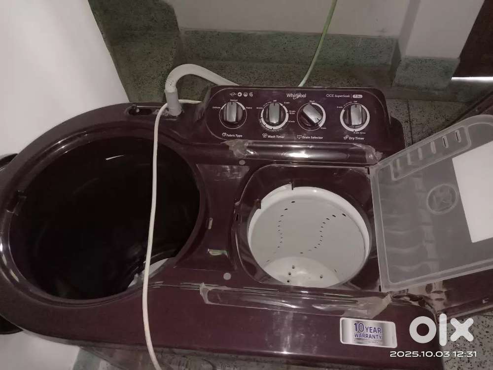 Whirlpool 7.5kg semi automatic washing machine.One yr old.
