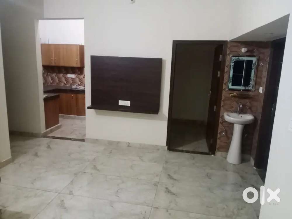 SEPERATE, 2BHK (1ST FLOOR) (WELL MAINTAINED) HOUSE FOR RENT COOL ROAD