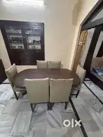 Sheesham dining table in  good condition 6 seater table