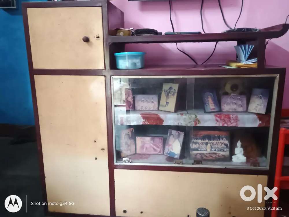 Good condition Showcase