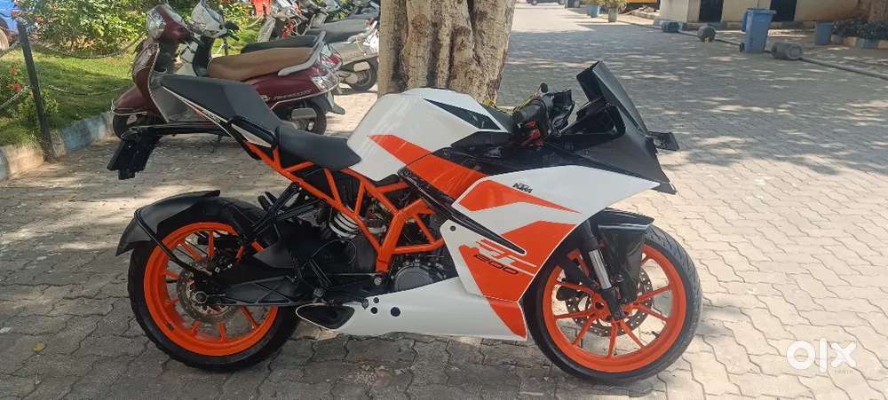 KTM RC 200 BS4 very good condition two brand new tyre MRF
