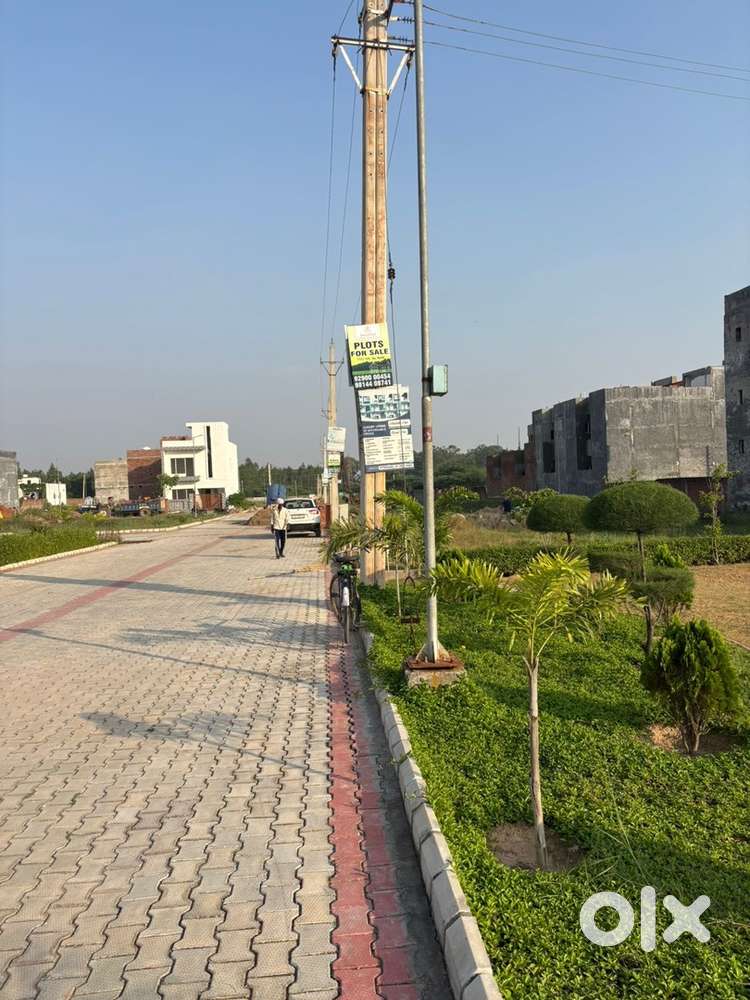 100 GAZ . PLOT FOR SALE