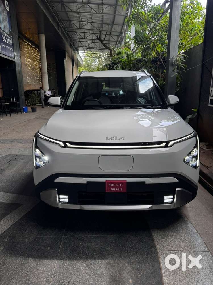 Full time driver for Kia Carens Clavis EV SUV